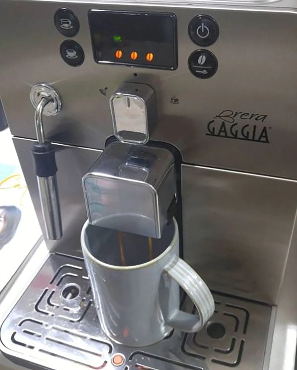 preparing drink on gaggia brera